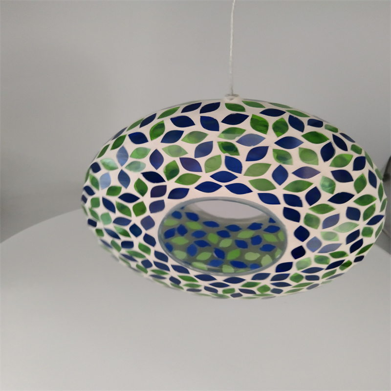 Мозаичная кормушка для птиц